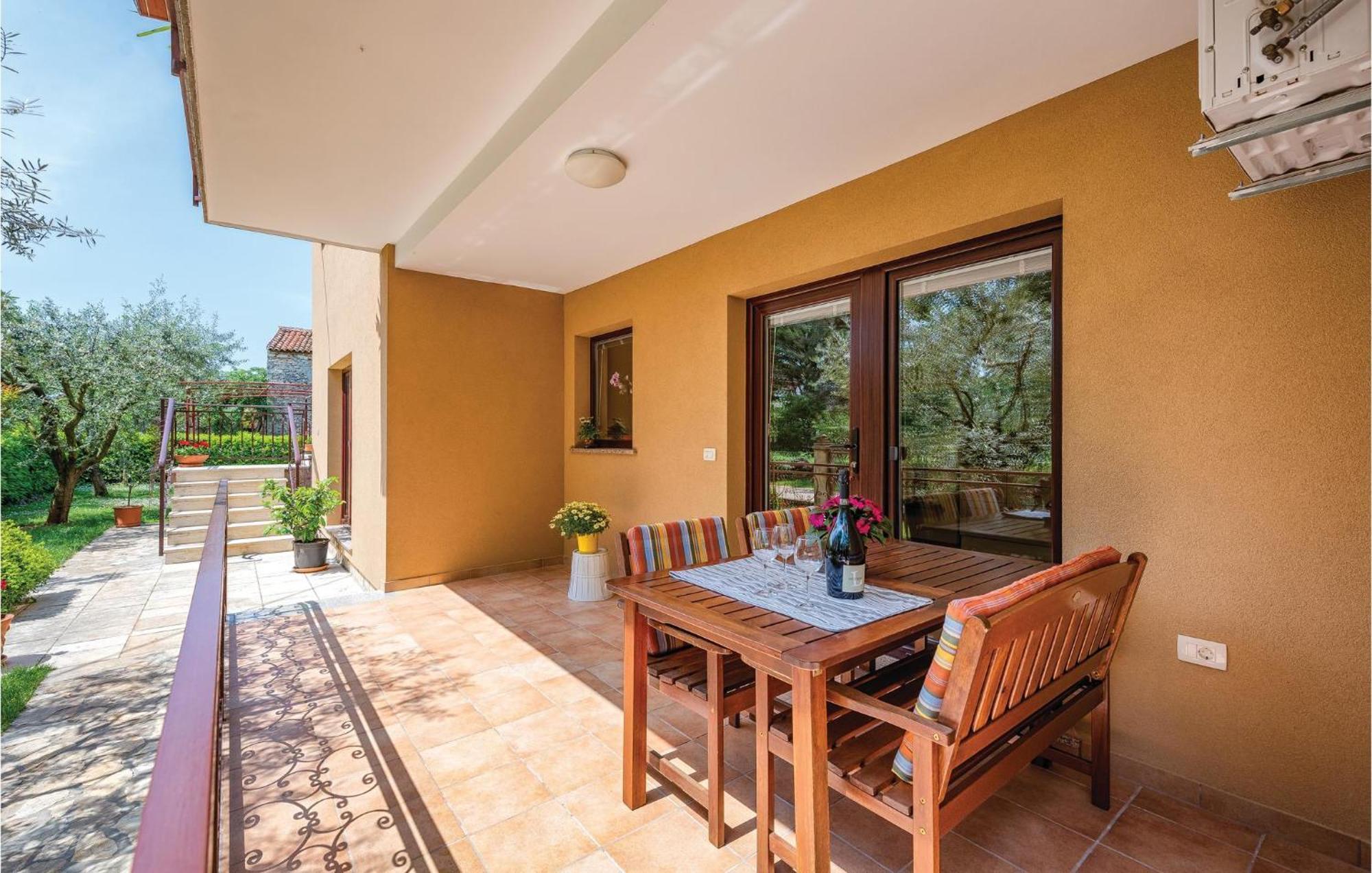 Stunning Apartment In Umag With Wifi Exterior foto
