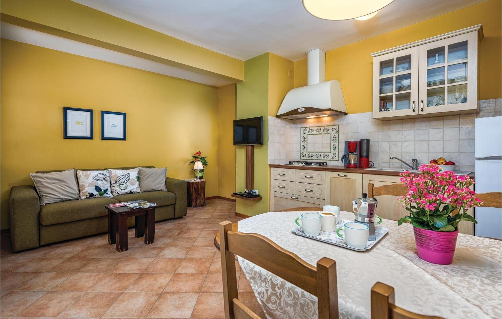 Stunning Apartment In Umag With Wifi Exterior foto